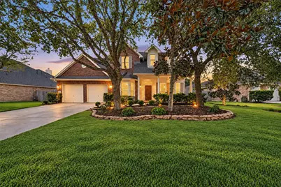 127 N Hawthorne Hollow Circle, The Woodlands, TX 77384 - Photo 1