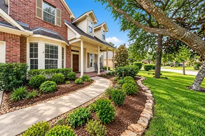 127 N Hawthorne Hollow Circle, The Woodlands, TX 77384 - Photo 4