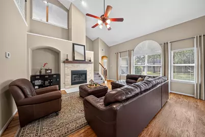 127 N Hawthorne Hollow Circle, The Woodlands, TX 77384 - Photo 10