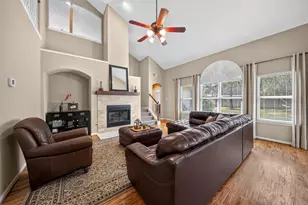 127 N Hawthorne Hollow Cir, The Woodlands, TX 77384 - Photo 10