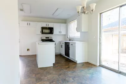 22 Cottage Grove Place, The Woodlands, TX 77381 - Photo 4