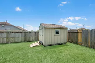 8707 W Cres Lake Cir, Baytown, TX 77521 - Photo 28