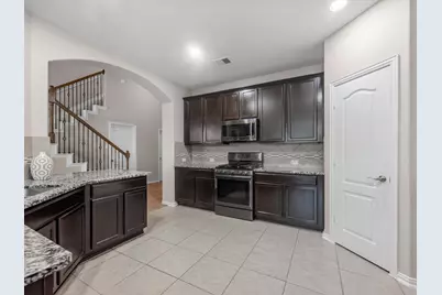 8707 W Crescent Lake Circle, Baytown, TX 77521 - Photo 10