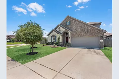 8707 W Crescent Lake Circle, Baytown, TX 77521 - Photo 2