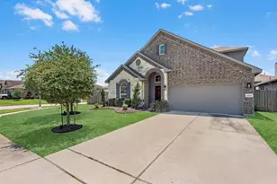 8707 W Cres Lake Cir, Baytown, TX 77521 - Photo 2