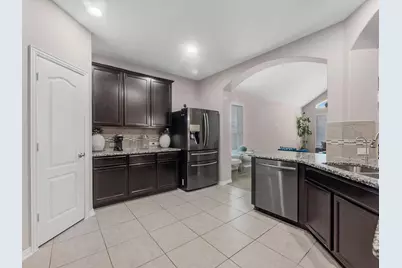 8707 W Crescent Lake Circle, Baytown, TX 77521 - Photo 10