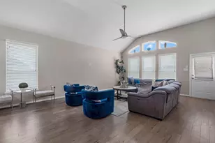8707 W Cres Lake Cir, Baytown, TX 77521 - Photo 6