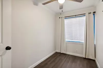 1300 S Kansas Avenue, Anahuac, TX 77514 - Photo 16