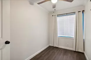 1300 S Kansas Ave, Anahuac, TX 77514 - Photo 16