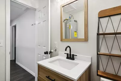 1300 S Kansas Avenue, Anahuac, TX 77514 - Photo 14