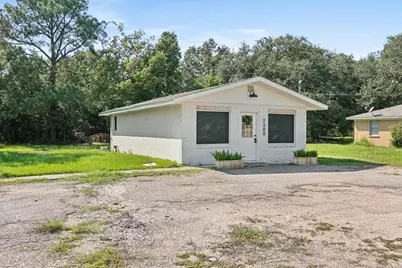 1300 S Kansas Avenue, Anahuac, TX 77514 - Photo 18