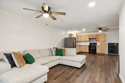 1300 S Kansas Avenue, Anahuac, TX 77514 - Photo 2