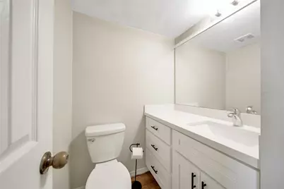 24 W Willowwood Court, The Woodlands, TX 77381 - Photo 10