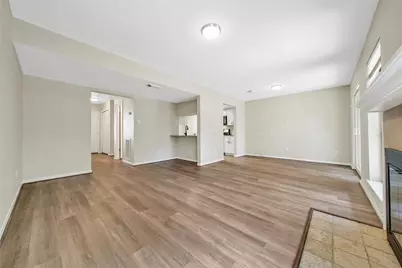 24 W Willowwood Court, The Woodlands, TX 77381 - Photo 8