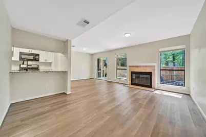24 W Willowwood Court, The Woodlands, TX 77381 - Photo 6