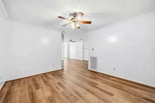 9410 Stonehouse Ln, Houston, TX 77025 - Photo 8