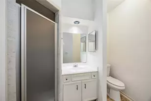 9410 Stonehouse Ln, Houston, TX 77025 - Photo 14