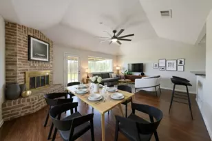 1325 Canyon Springs Dr, La Porte, TX 77571 - Photo 4