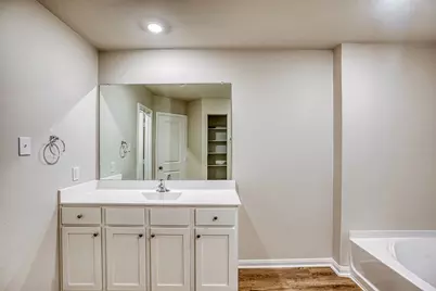 8214 Sunberry Shadow Drive, Houston, TX 77016 - Photo 14