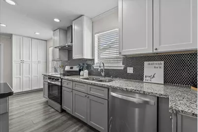 15514 Diana Lane, Houston, TX 77062 - Photo 6