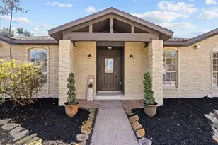 15514 Diana Ln, Houston, TX 77062 - Photo 2