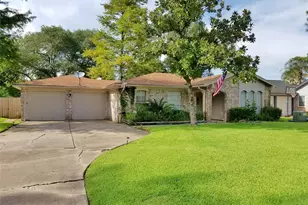 3800 Kingsway Dr, Baytown, TX 77521 - Photo 2