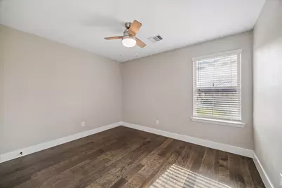 4719 Glen Isle Drive, Houston, TX 77009 - Photo 32
