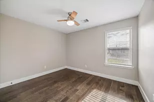 4719 Glen Isle Dr, Houston, TX 77009 - Photo 32