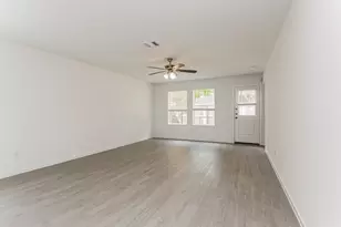 1717 Lofty Cedar Ct, Conroe, TX 77301 - Photo 4