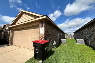 1639 Mustang Cyn Wy, Houston, TX 77049 - Photo 2