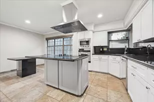 11 Pembrook Ct, Bellaire, TX 77401 - Photo 18