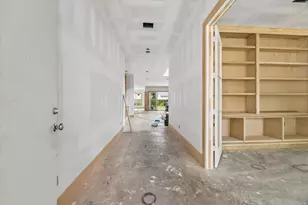 1050 W 42nd St, Houston, TX 77018 - Photo 2