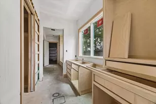 1050 W 42nd St, Houston, TX 77018 - Photo 10