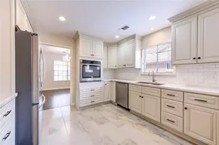 9611 Greenwillow St, Houston, TX 77096 - Photo 4