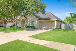3010 Ravensport Dr, Pearland, TX 77584 - Photo 4