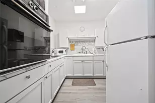 2700 Bellefontaine St, Houston, TX 77025 - Photo 12