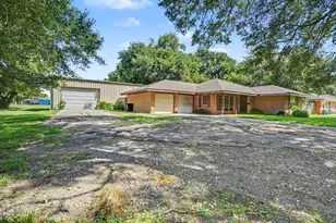 2917 48th St, Dickinson, TX 77539 - Photo 4