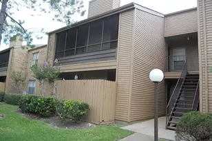10555 Turtlewood Ct, Houston, TX 77072 - Photo 2