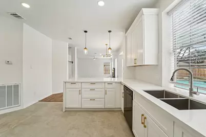 1808 N Mission Circle, Friendswood, TX 77546 - Photo 10