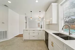 1808 N Mission Cir, Friendswood, TX 77546 - Photo 10