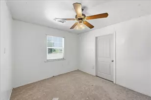 6743 Rainbow Ln, Port Arthur, TX 77642 - Photo 36