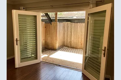 881 Wax Myrtle Lane, Houston, TX 77079 - Photo 2