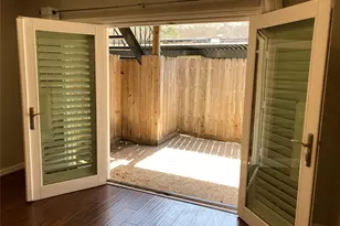 881 Wax Myrtle Ln, Houston, TX 77079 - Photo 2