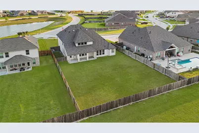 15302 Spring Lake Avenue, Mont Belvieu, TX 77523 - Photo 6