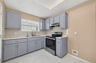 12614 Rio Bravo St, Rosharon, TX 77583 - Photo 8