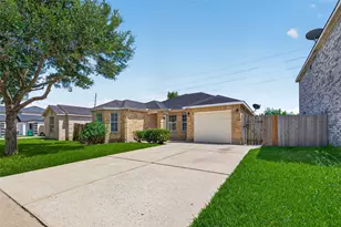 12614 Rio Bravo St, Rosharon, TX 77583 - Photo 2