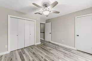2521 Crosstimbers St, Huntsville, TX 77320 - Photo 16