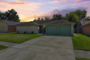 10114 Roseberry Dr, La Porte, TX 77571 - Photo 2