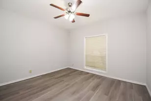 201 Vanderpool Ln, Houston, TX 77024 - Photo 30