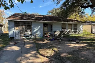 303 Cypress St, Lake Jackson, TX 77566 - Photo 1